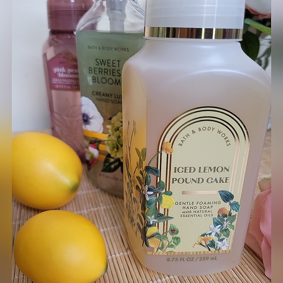 Bath Body Works Hand Soap Collection Set Creamy Luxe Sweet Berries *NWT* - Picture 3 of 12